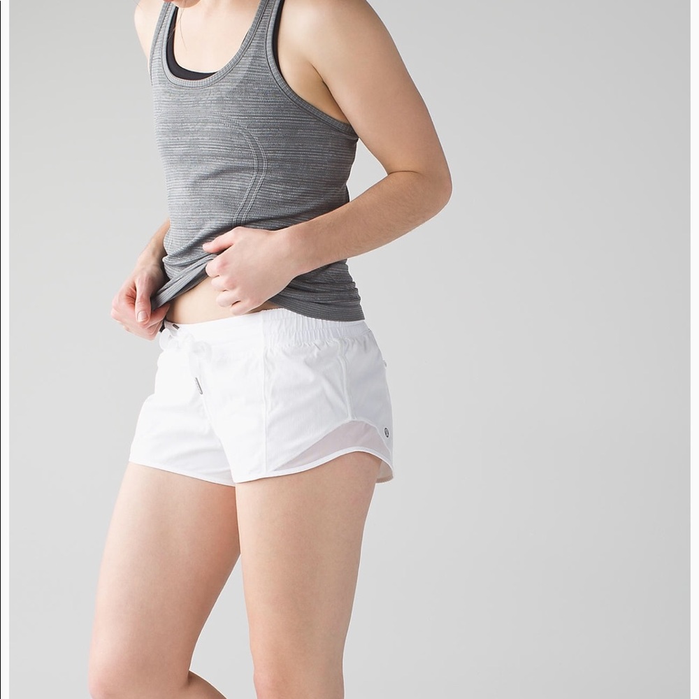 LululemonHotty hot short 2.5 in size 4!